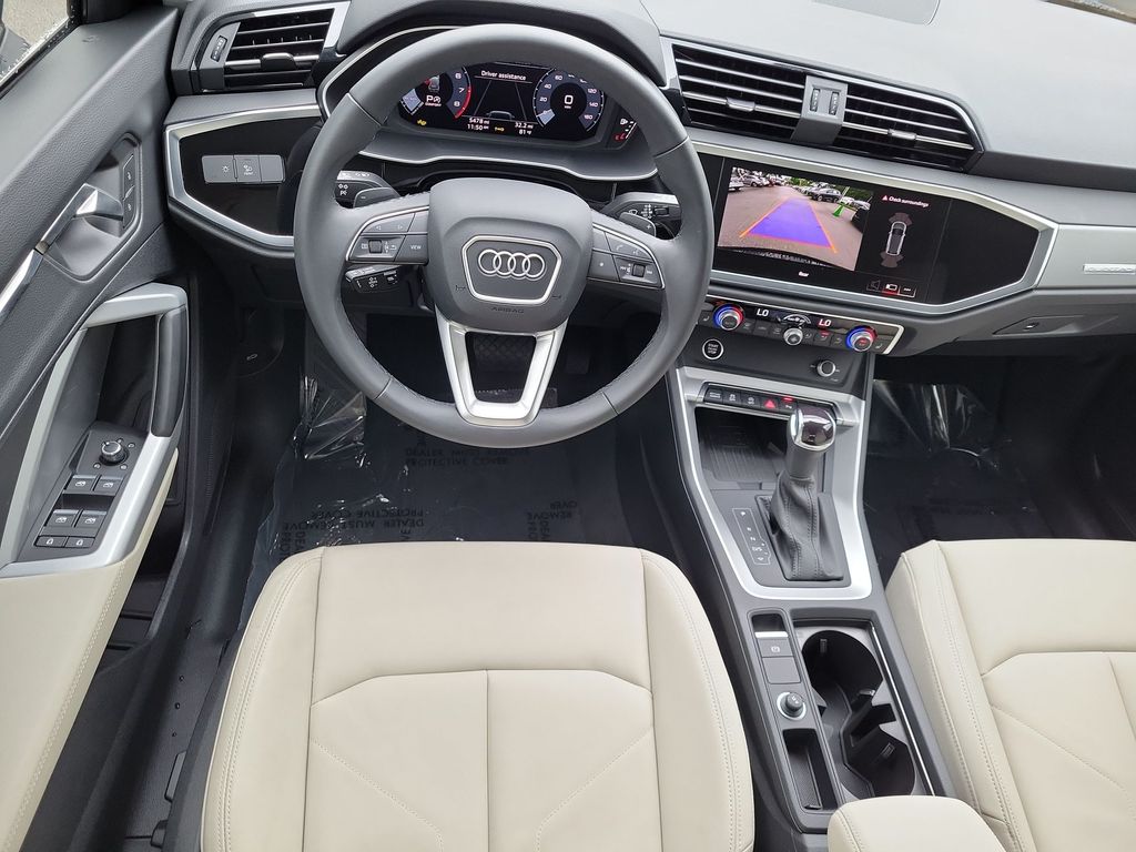 Thumbnail: 2025 Audi Q3 - 10