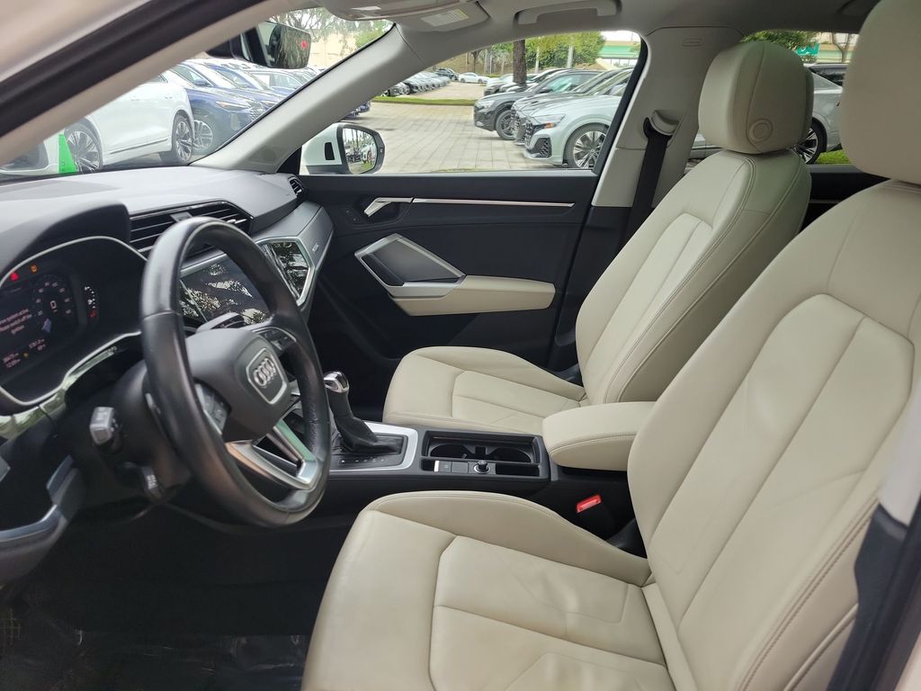 Thumbnail: 2023 Audi Q3 - 11