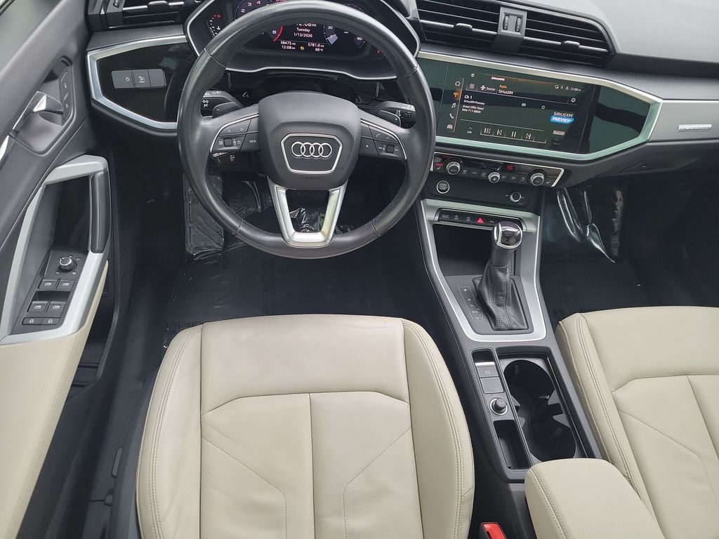 Thumbnail: 2023 Audi Q3 - 10