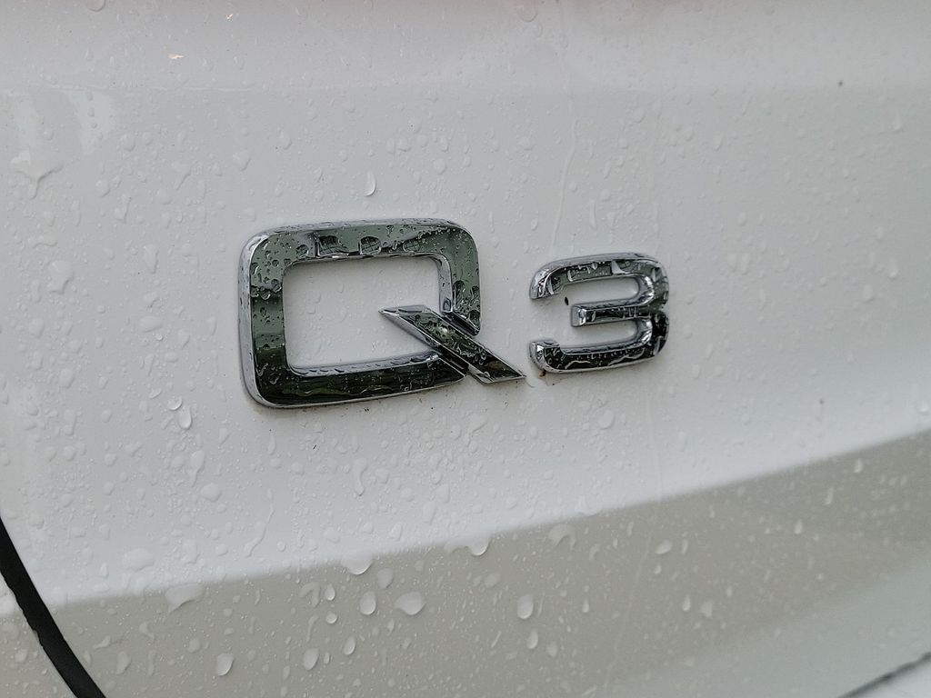 Thumbnail: 2023 Audi Q3 - 7