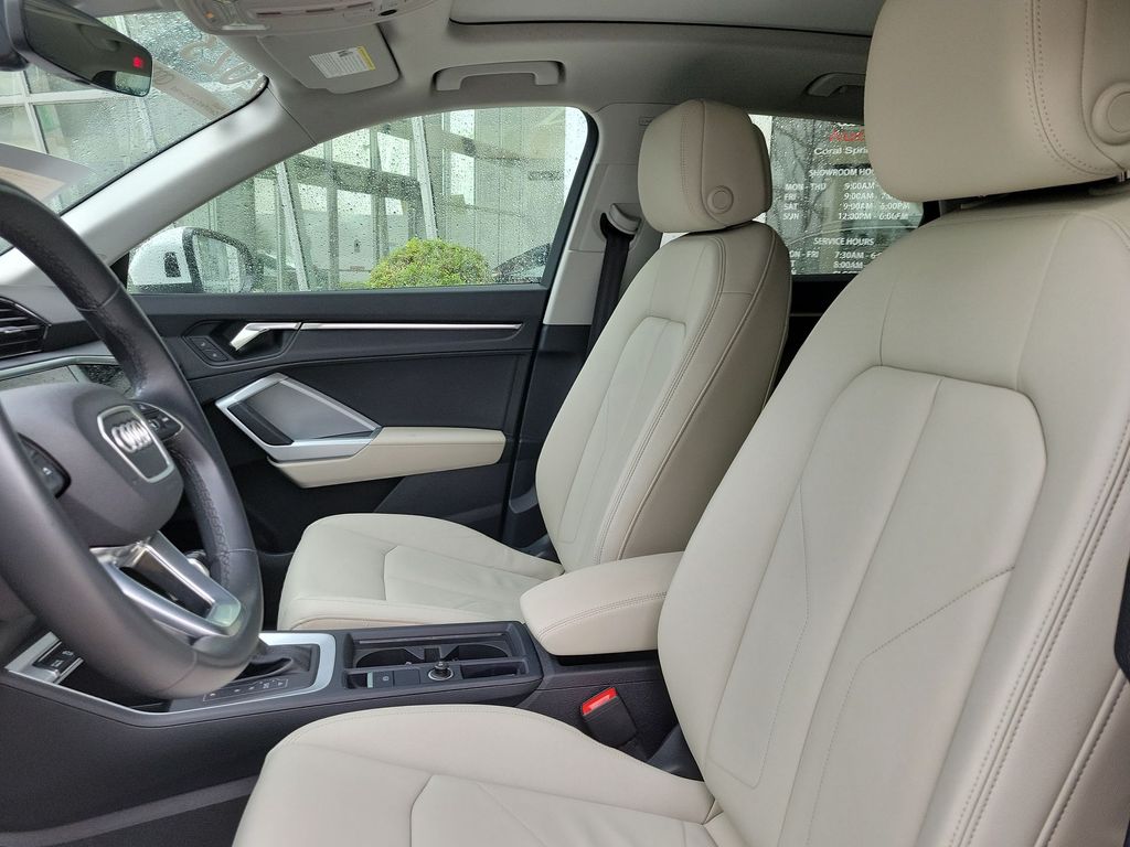 Thumbnail: 2023 Audi Q3 - 11