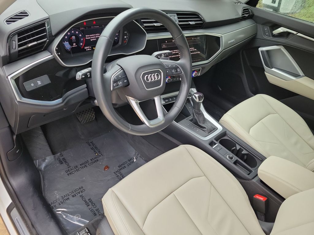 Thumbnail: 2023 Audi Q3 - 2