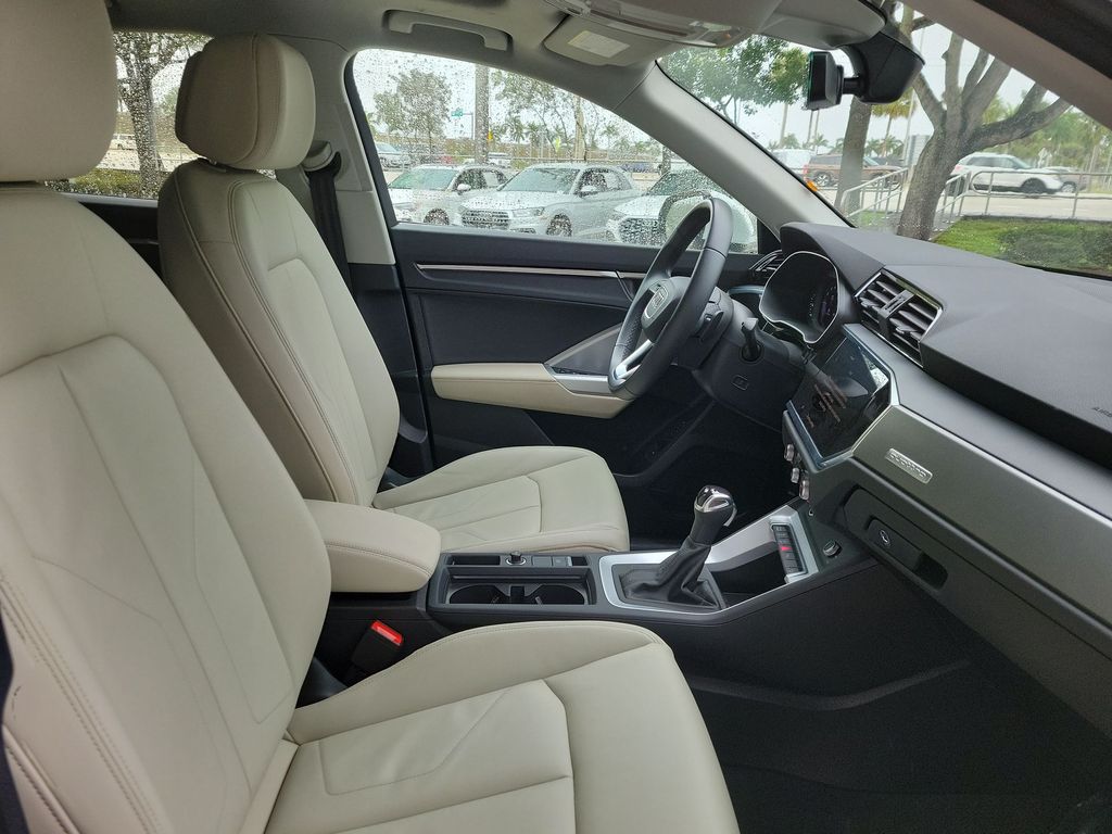 Thumbnail: 2023 Audi Q3 - 12