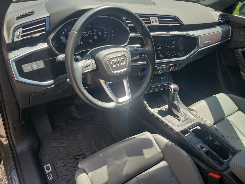 Thumbnail: 2024 Audi Q3 - 2