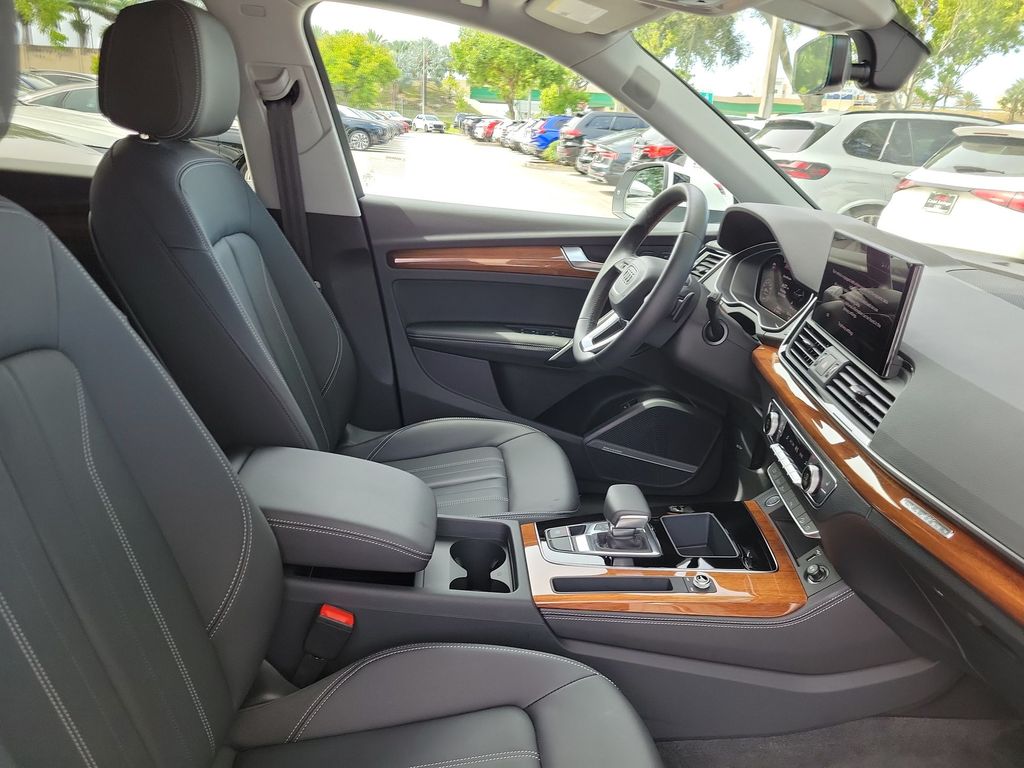 Thumbnail: 2023 Audi Q5 - 12