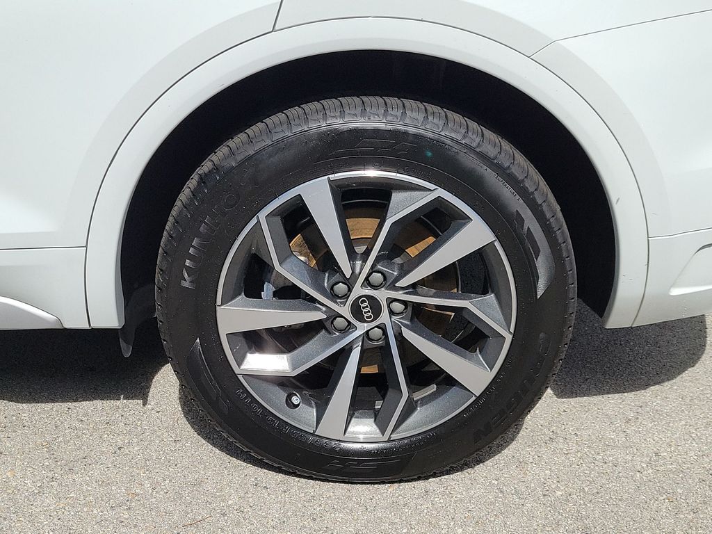 Thumbnail: 2023 Audi Q5 - 8