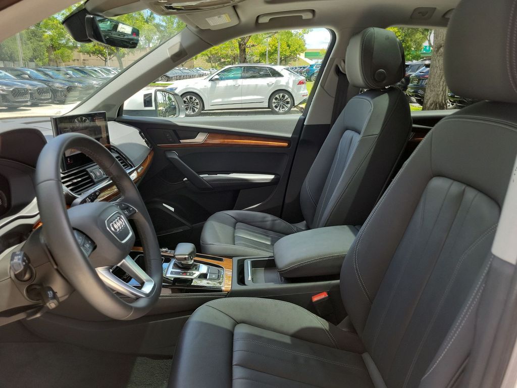 Thumbnail: 2022 Audi Q5 - 11