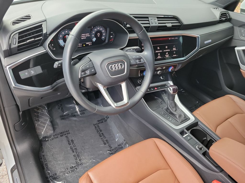 Thumbnail: 2024 Audi Q3 - 2