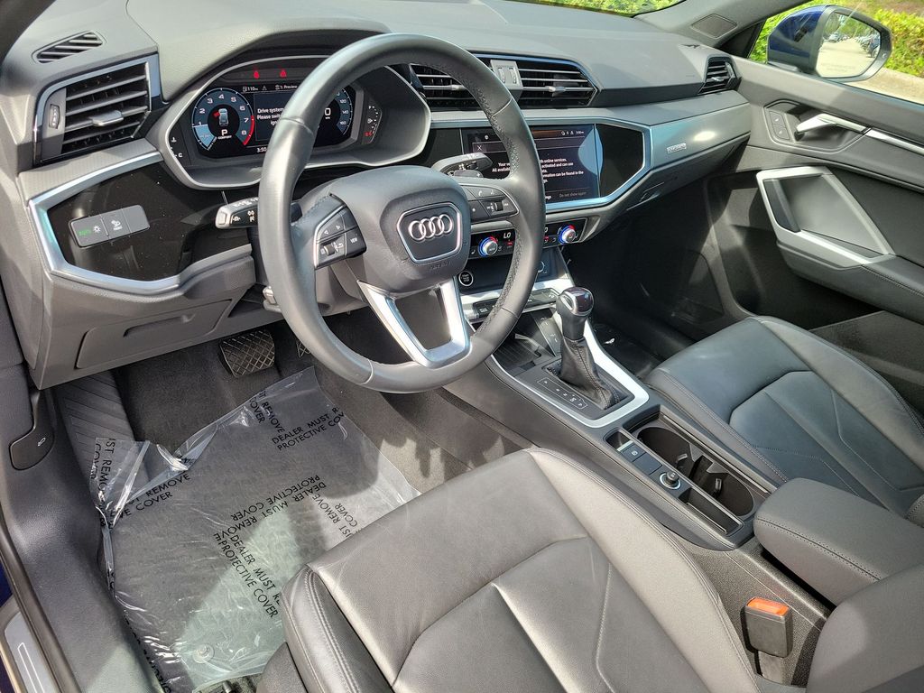 Thumbnail: 2023 Audi Q3 - 2