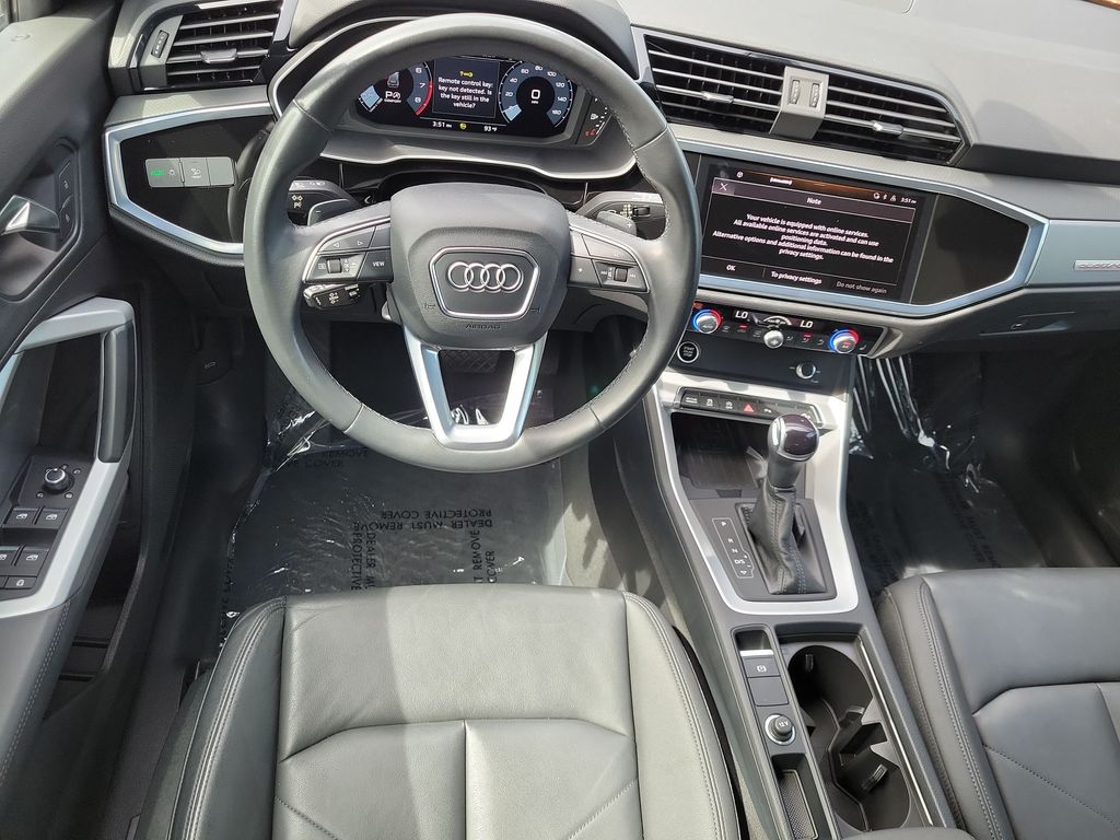 Thumbnail: 2023 Audi Q3 - 10