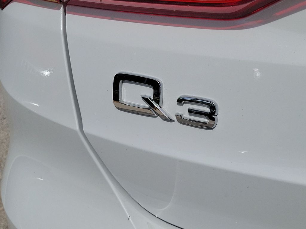 Thumbnail: 2023 Audi Q3 - 6