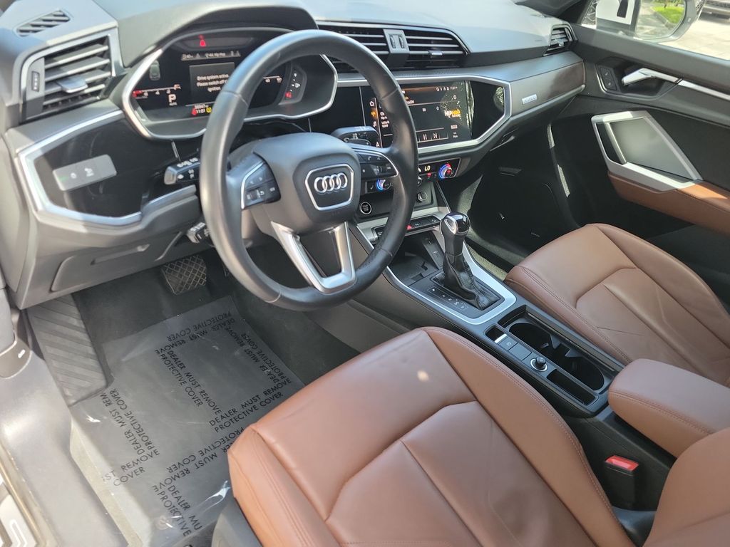 Thumbnail: 2023 Audi Q3 - 2