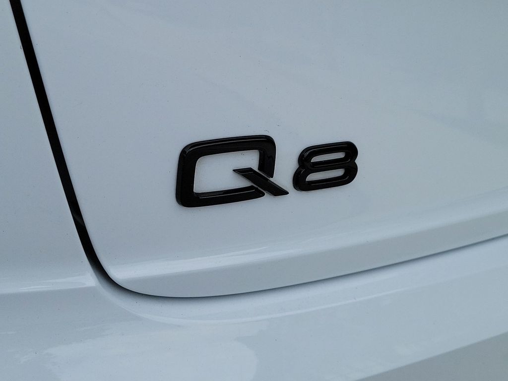 Thumbnail: 2023 Audi Q8 - 7