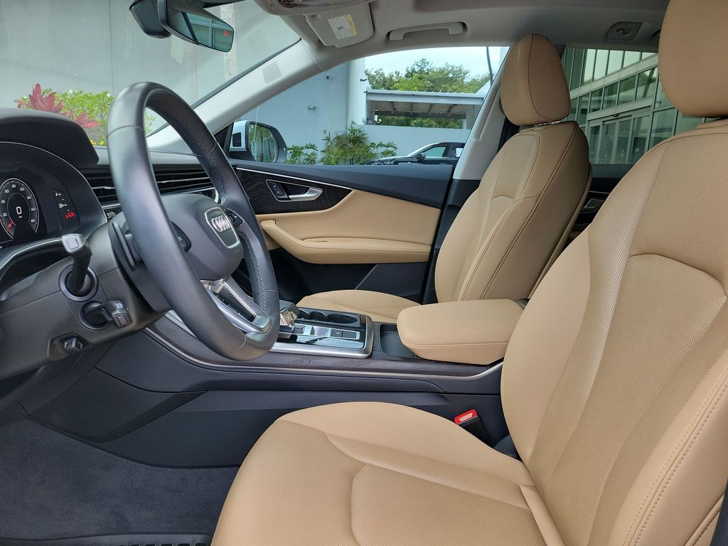 Thumbnail: 2023 Audi Q8 - 11