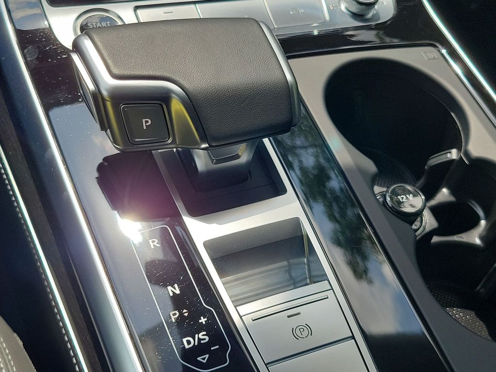 Thumbnail: 2026 Audi Q8 - 16