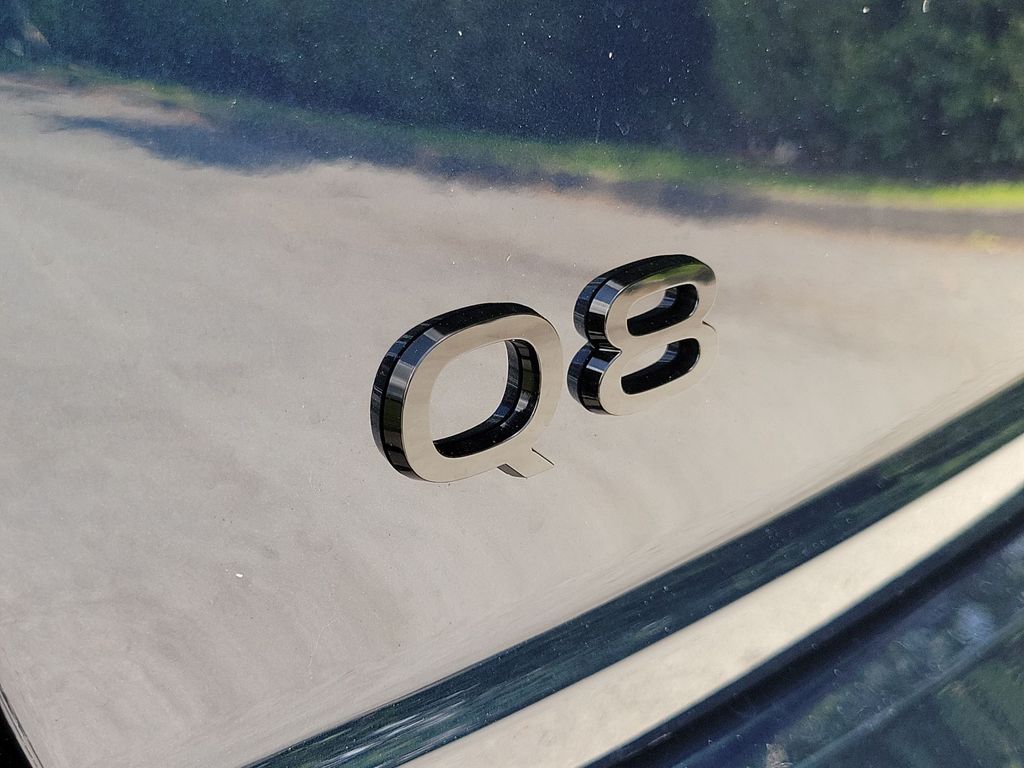 Thumbnail: 2026 Audi Q8 - 7