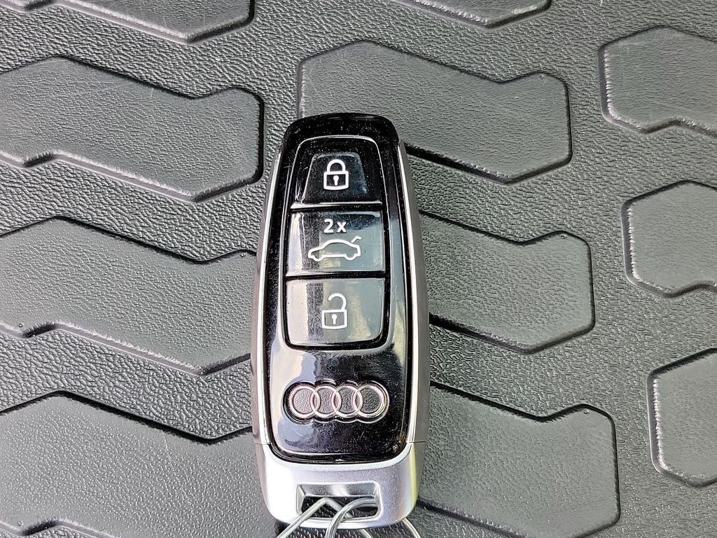 Thumbnail: 2026 Audi Q8 - 19