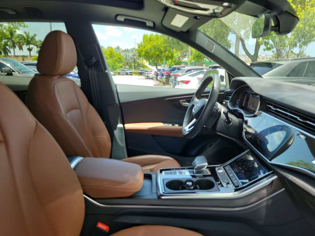 Thumbnail: 2023 Audi Q8 - 10