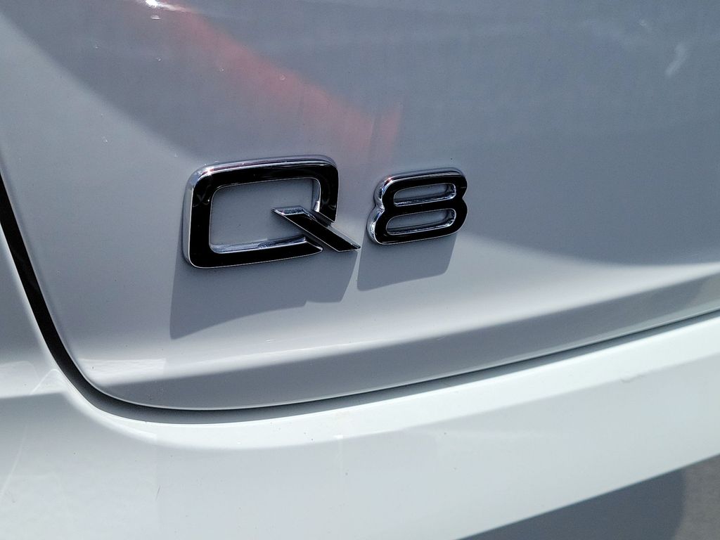 Thumbnail: 2023 Audi Q8 - 18