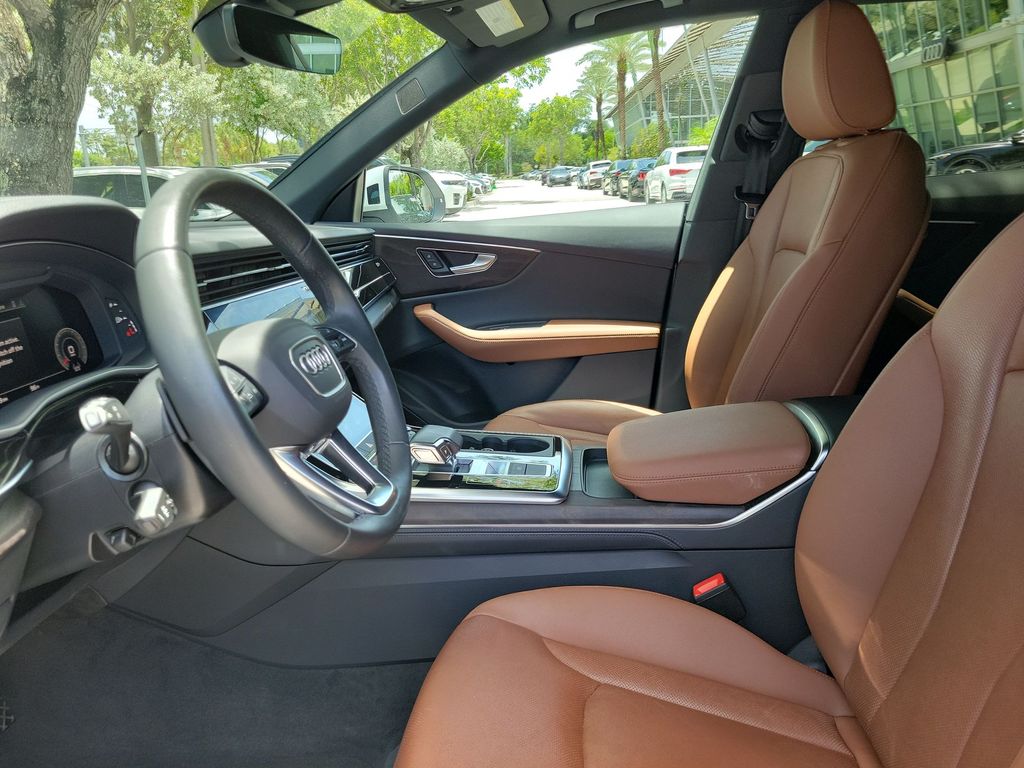 Thumbnail: 2023 Audi Q8 - 9