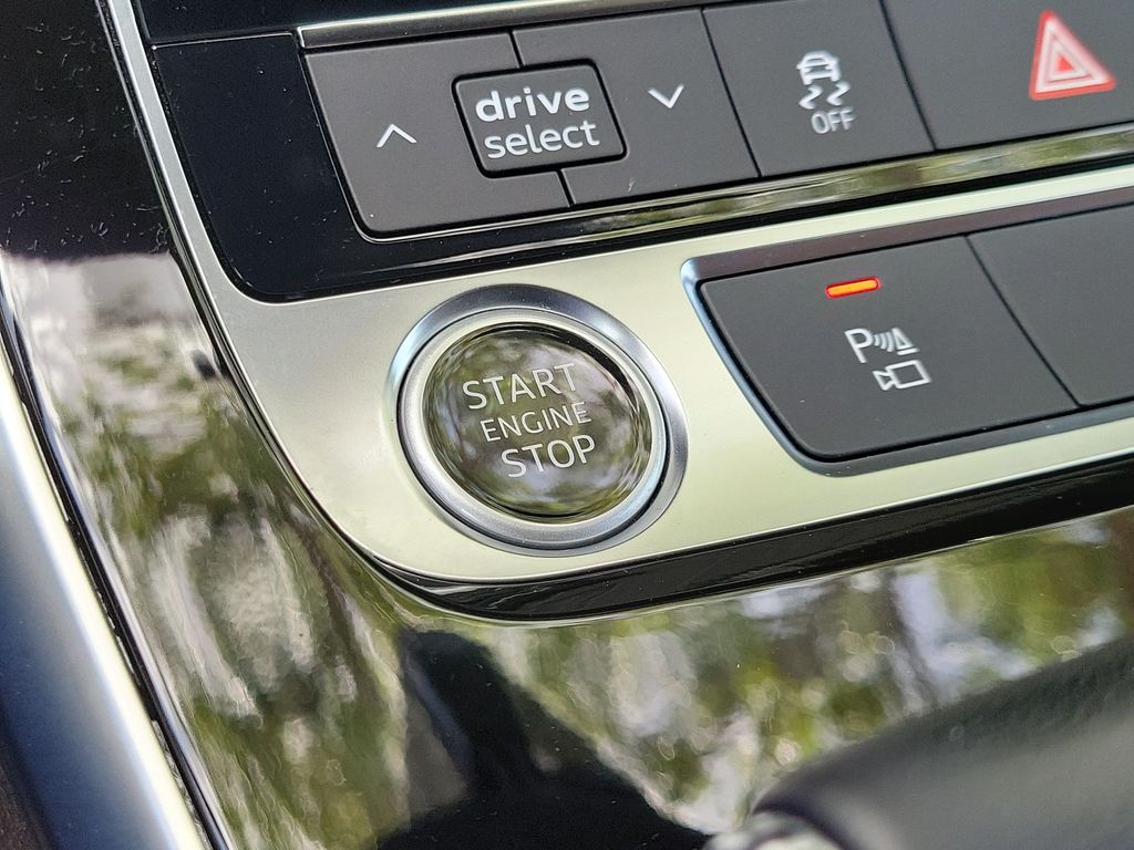 Thumbnail: 2023 Audi Q8 - 21