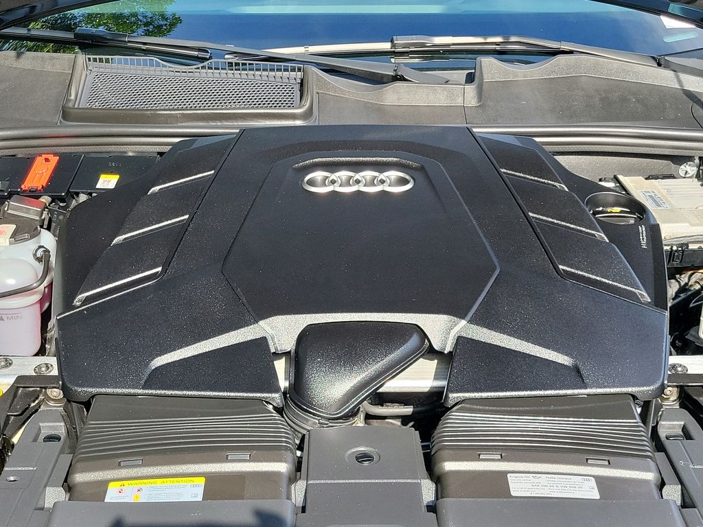 Thumbnail: 2022 Audi Q8 - 9