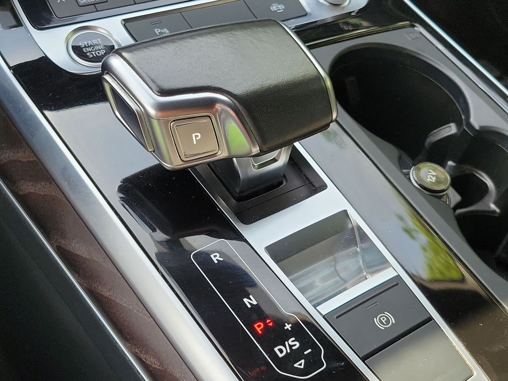 Thumbnail: 2022 Audi Q8 - 16