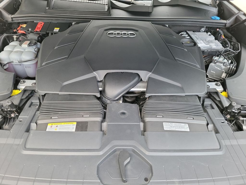 Thumbnail: 2023 Audi Q8 - 9