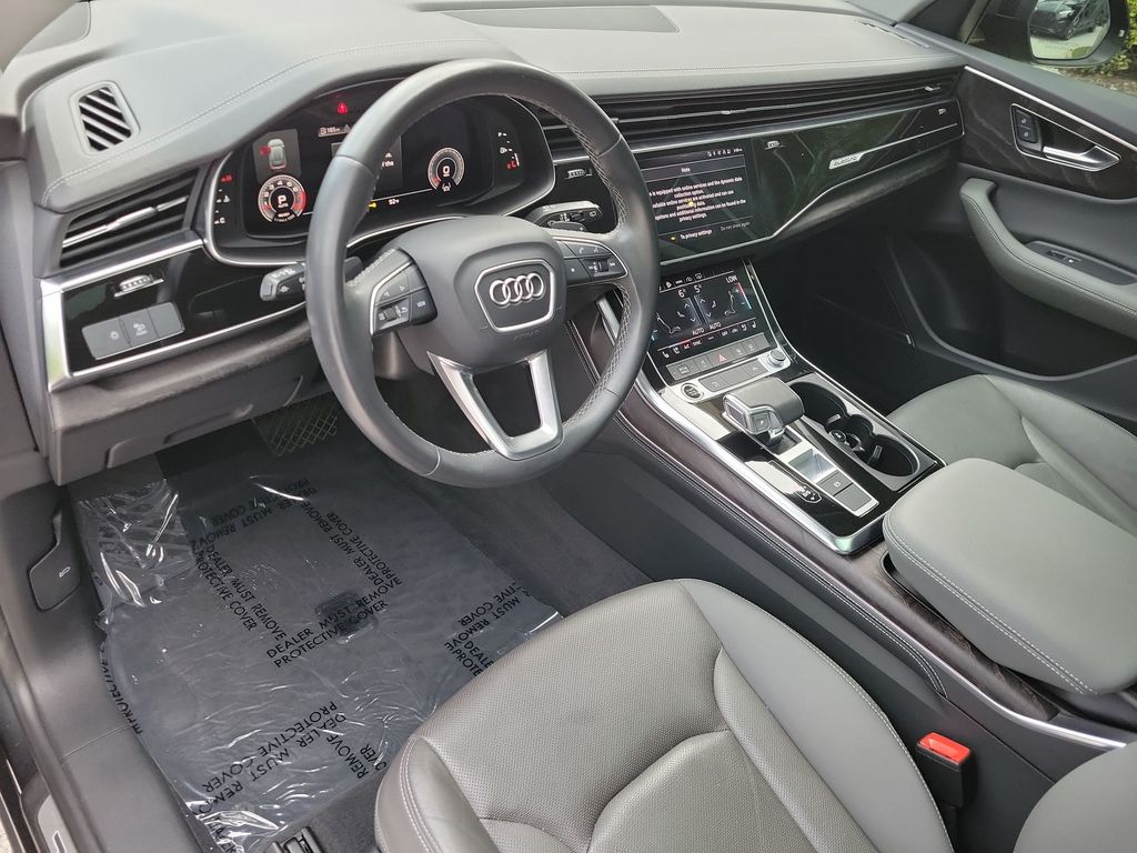 Thumbnail: 2023 Audi Q8 - 2