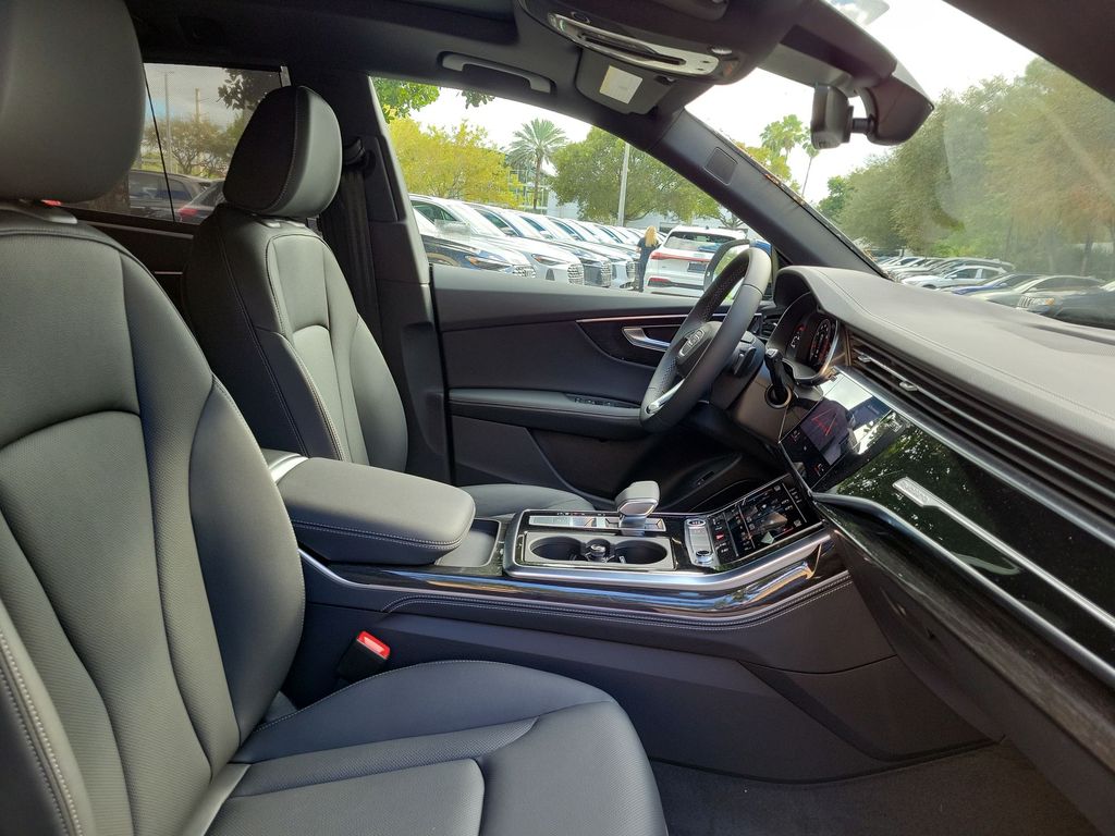 Thumbnail: 2026 Audi Q8 - 12