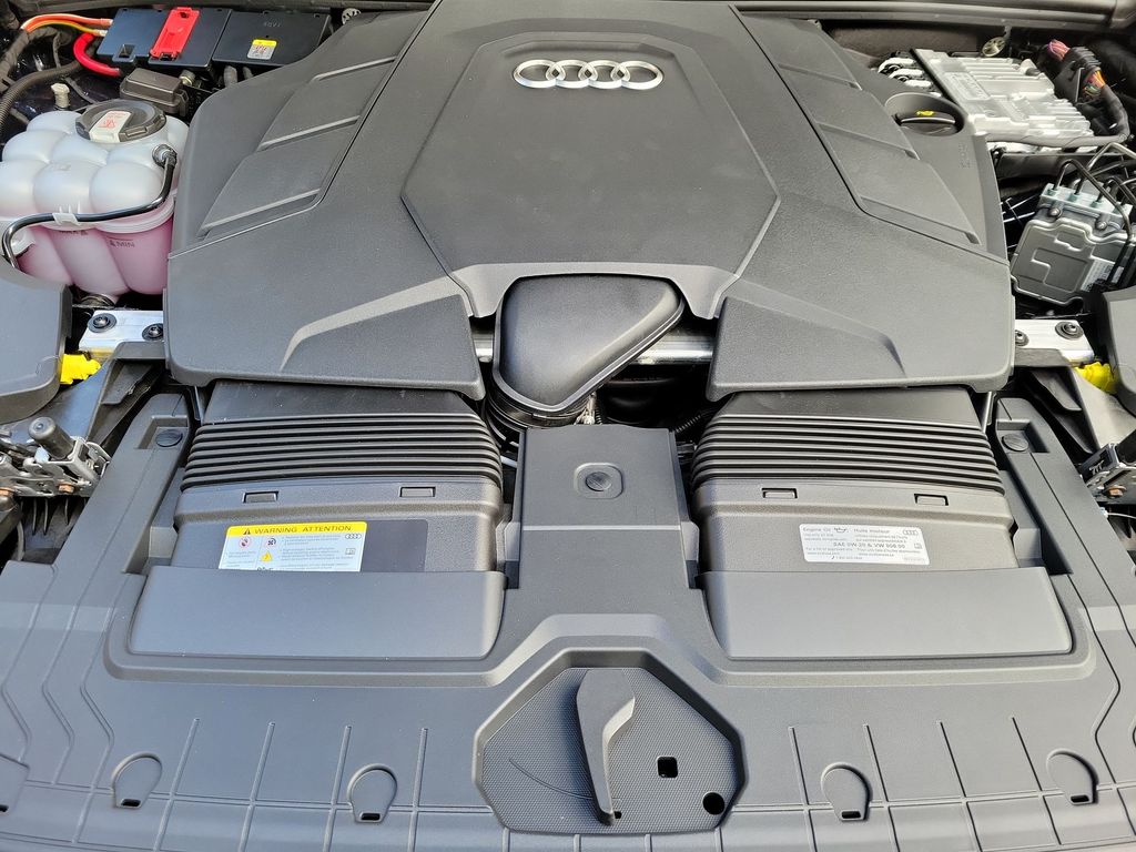 Thumbnail: 2026 Audi Q8 - 9