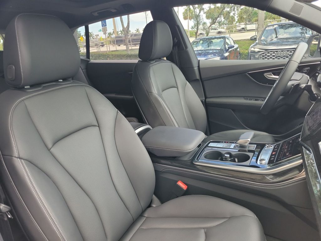 Thumbnail: 2026 Audi Q8 - 28