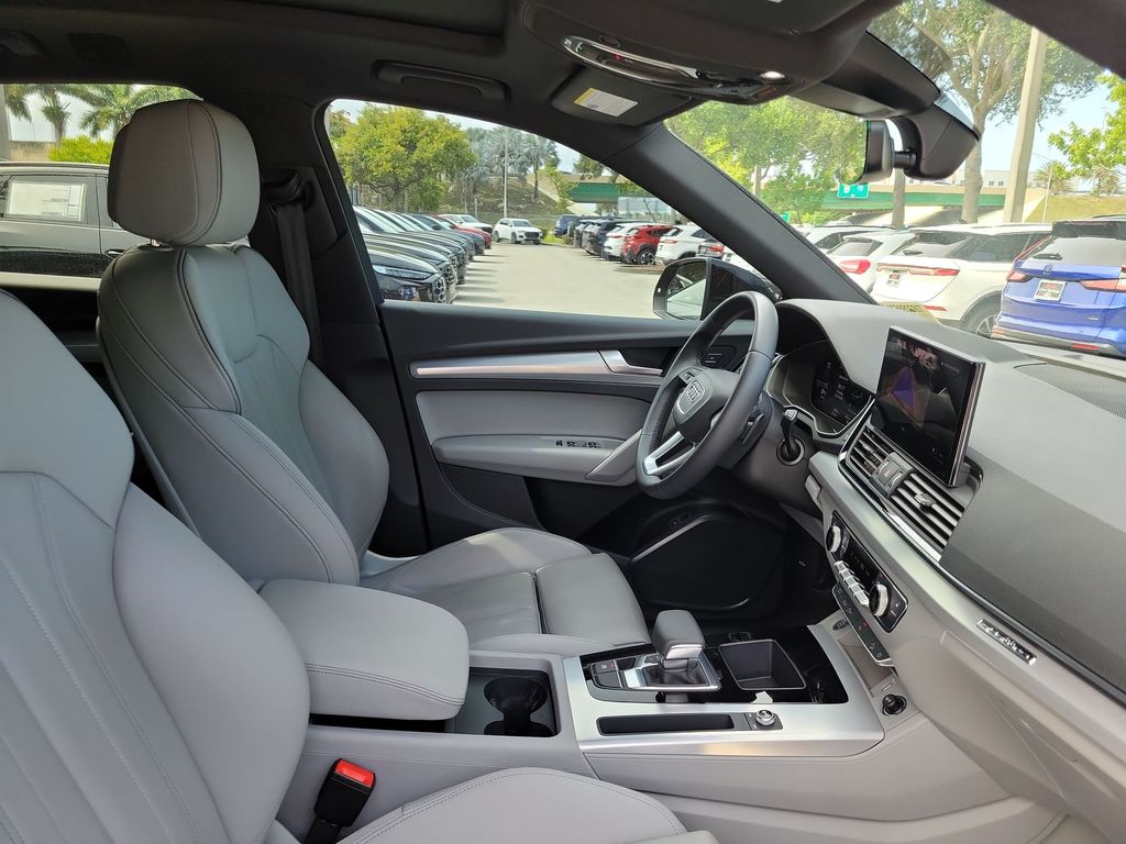 Thumbnail: 2024 Audi Q5 - 12