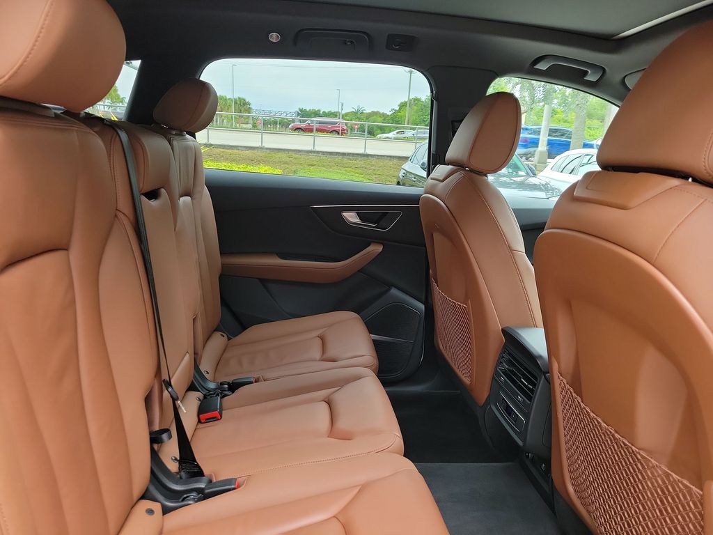 Thumbnail: 2023 Audi Q7 - 27