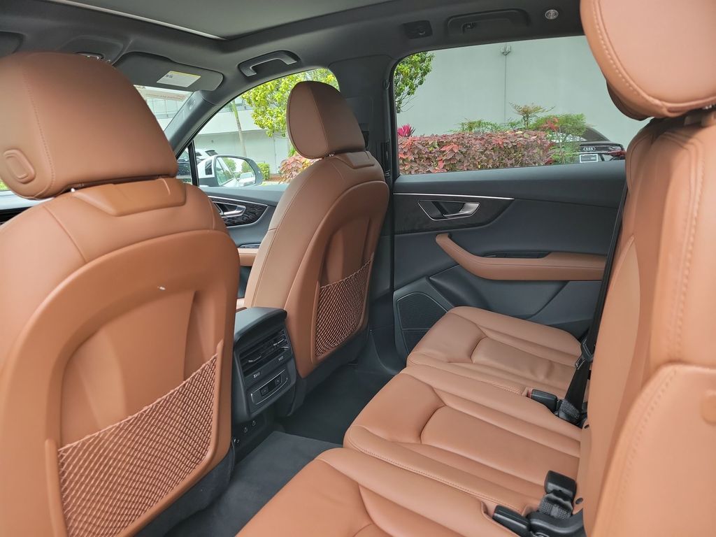 Thumbnail: 2023 Audi Q7 - 13