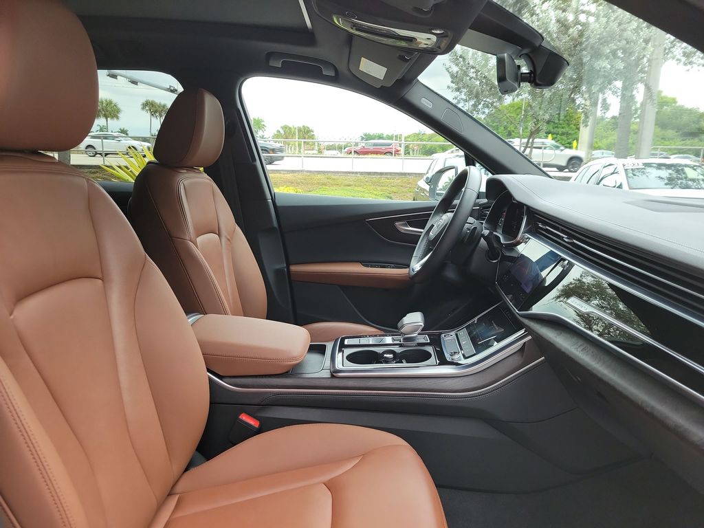 Thumbnail: 2023 Audi Q7 - 12