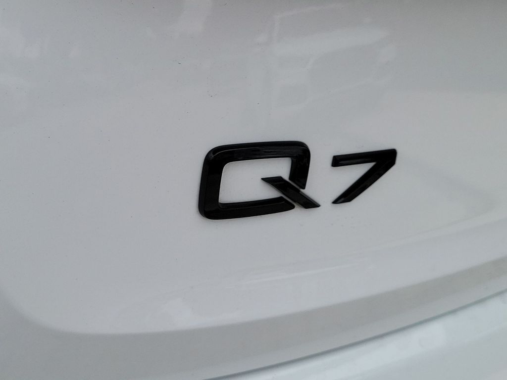 Thumbnail: 2023 Audi Q7 - 7