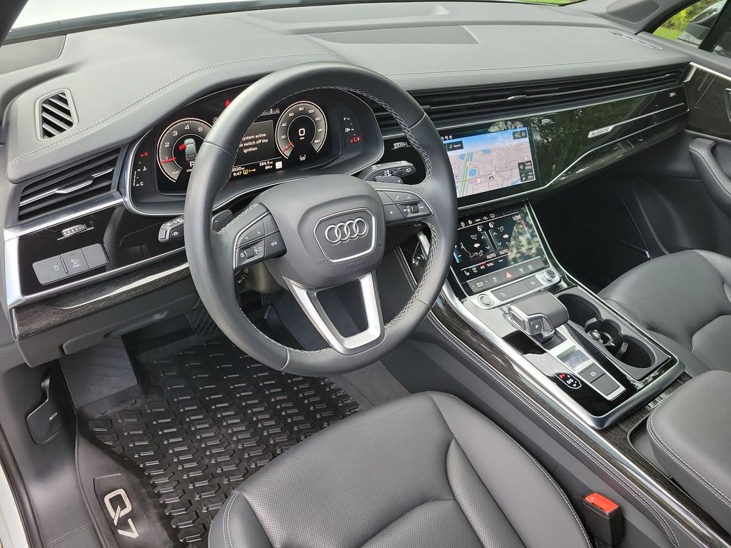 Thumbnail: 2025 Audi Q7 - 2