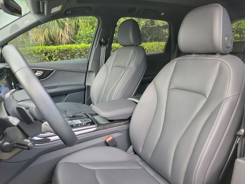Thumbnail: 2025 Audi Q7 - 11