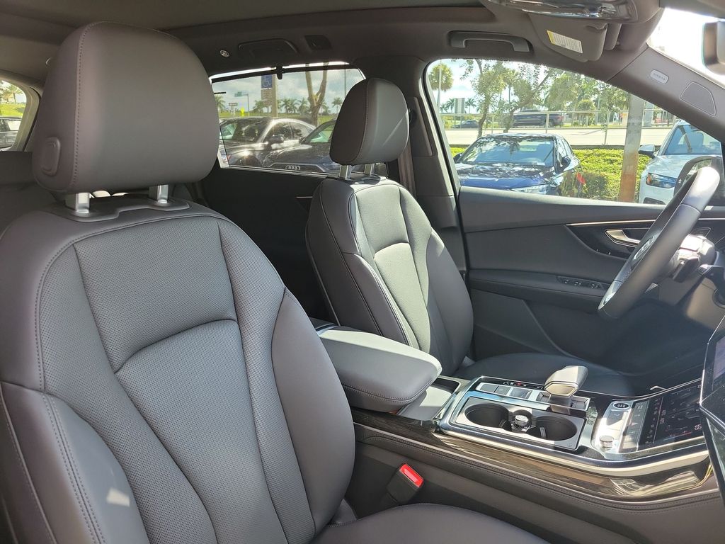 Thumbnail: 2023 Audi Q7 - 28