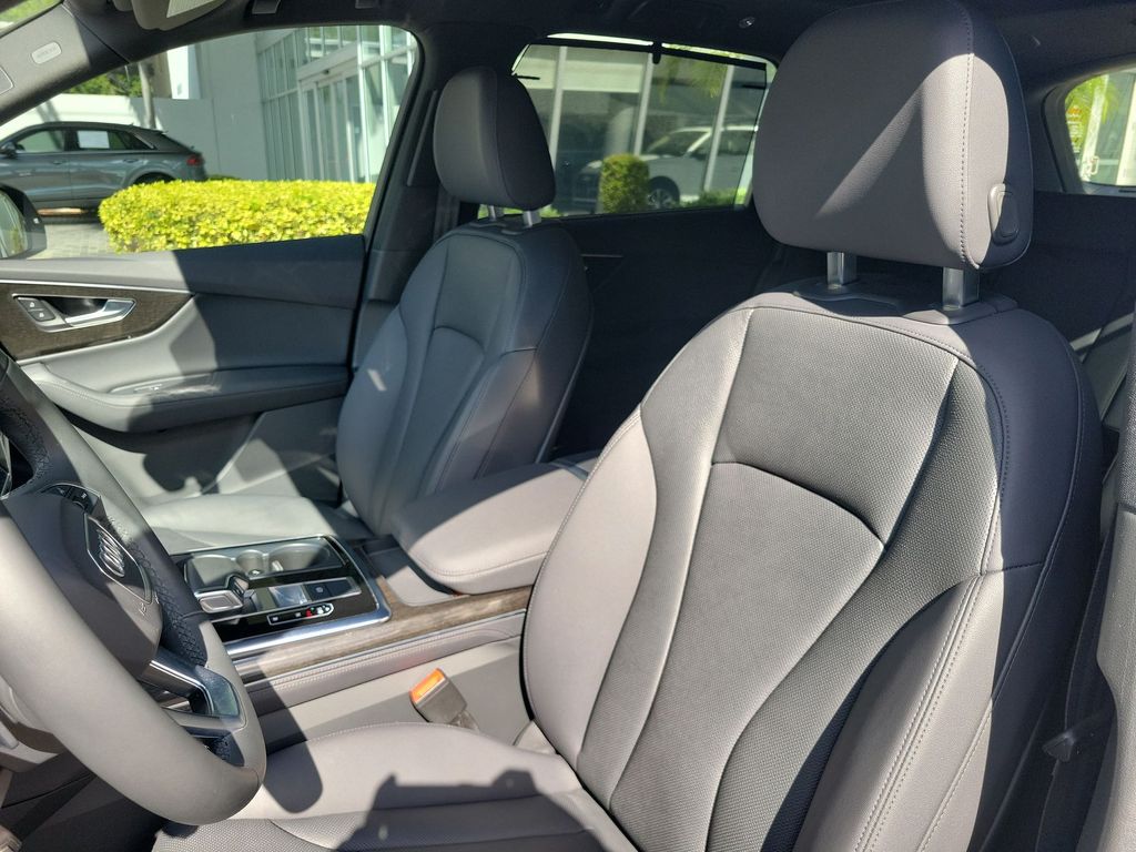 Thumbnail: 2023 Audi Q7 - 11