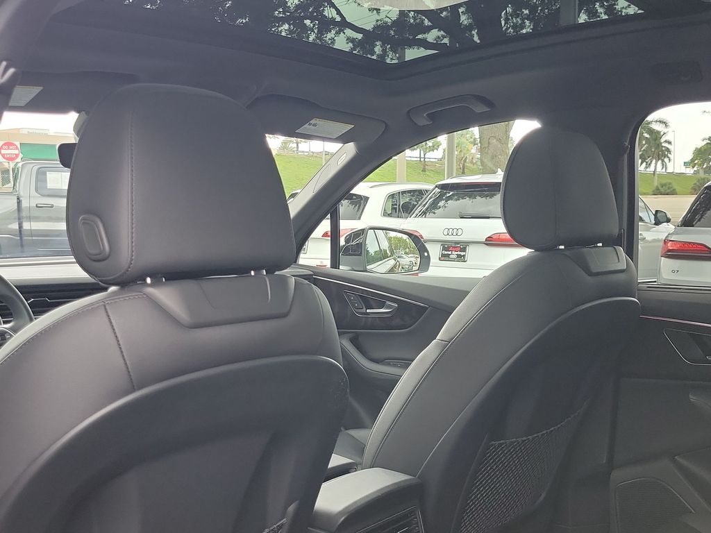 Thumbnail: 2023 Audi Q7 - 12