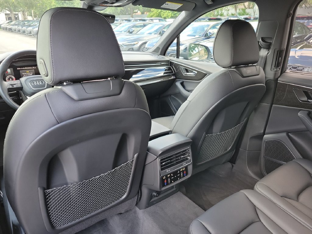 Thumbnail: 2026 Audi Q7 - 12