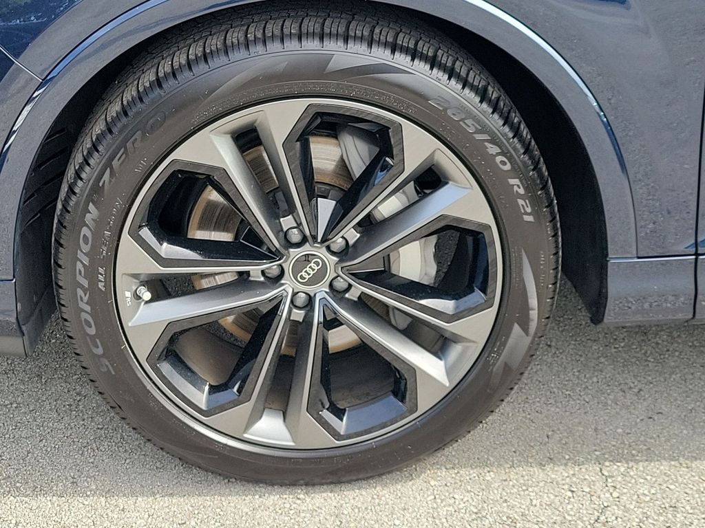 Thumbnail: 2026 Audi Q7 - 7