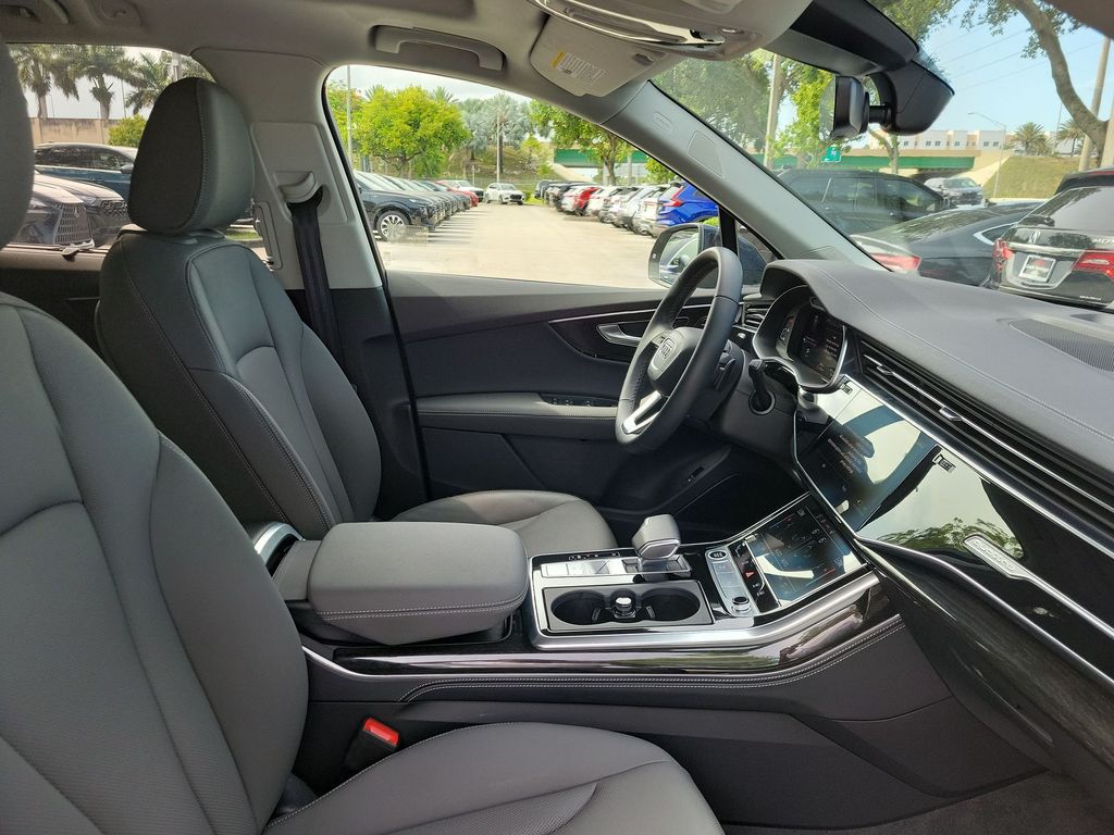 Thumbnail: 2026 Audi Q7 - 11