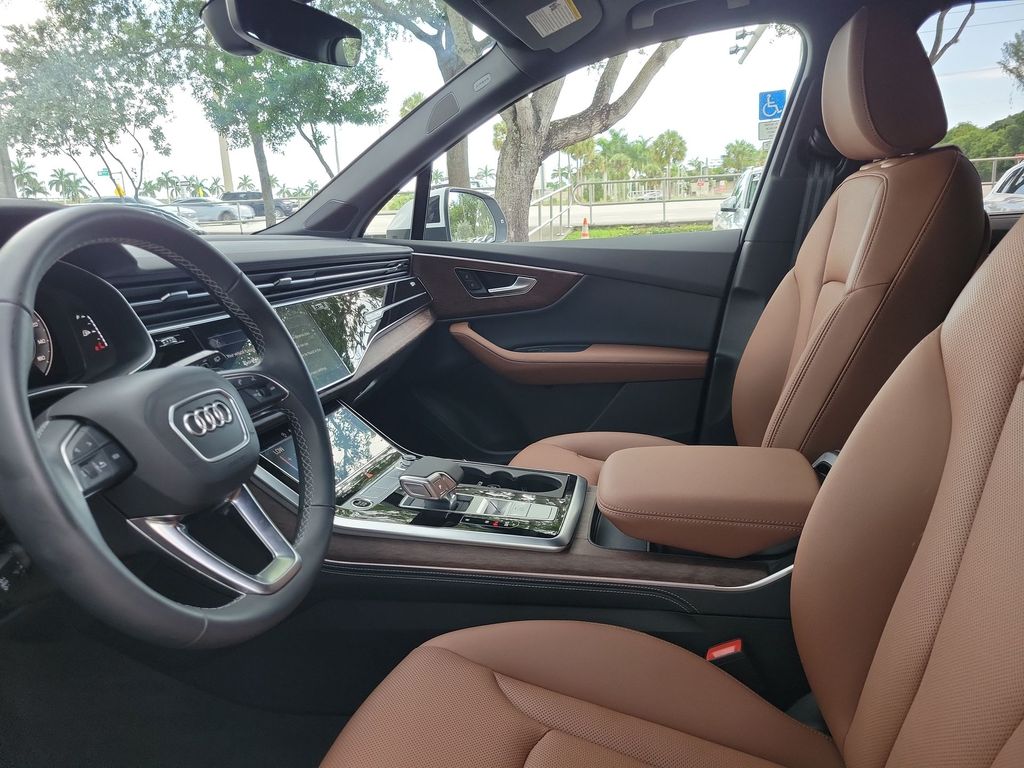 Thumbnail: 2026 Audi Q7 - 9