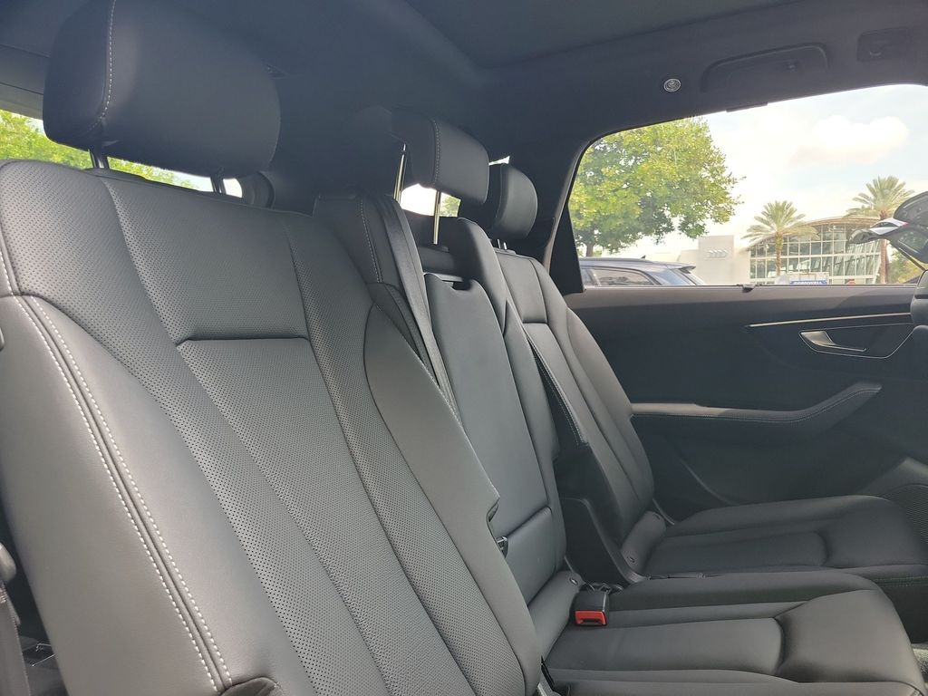 Thumbnail: 2025 Audi Q7 - 13