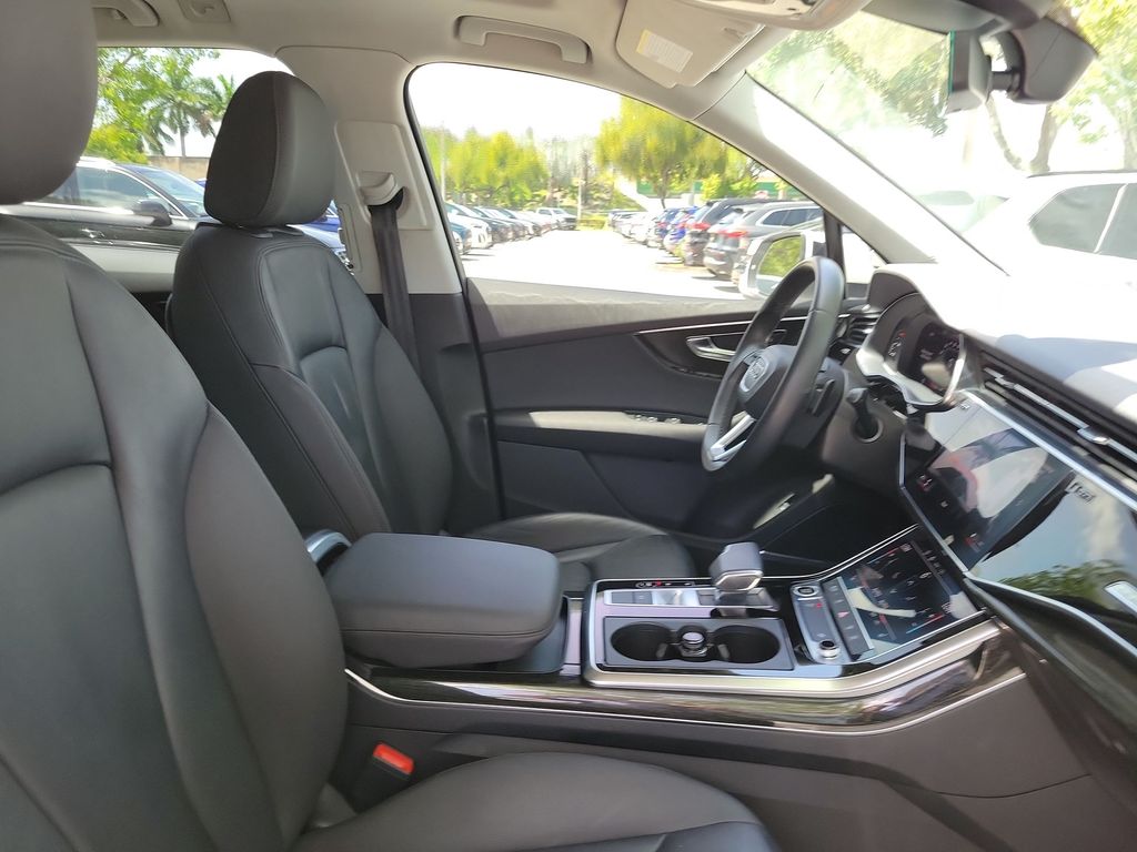 Thumbnail: 2022 Audi Q7 - 10