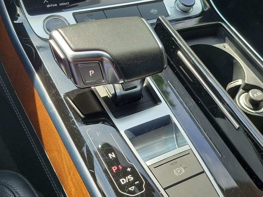Thumbnail: 2021 Audi A8 - 16