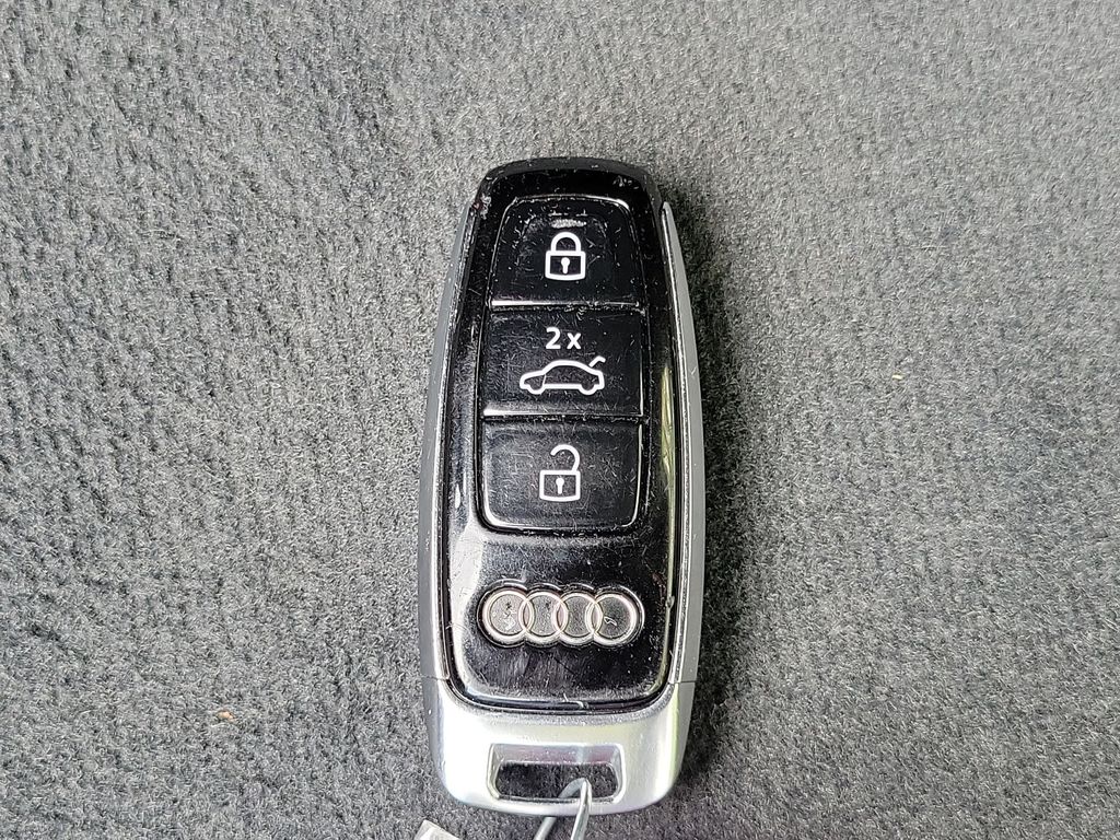 Thumbnail: 2021 Audi A8 - 19